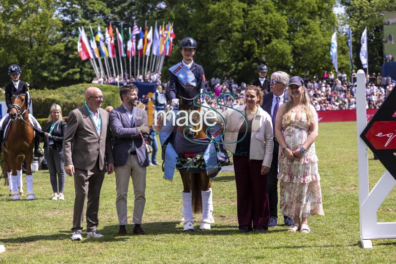 dressage PrizeGiving_Hamburg_20240512_SS350473.jpg